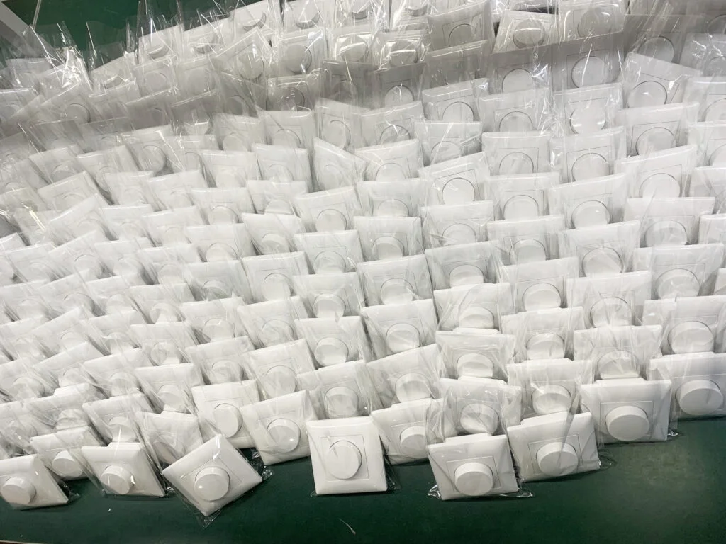 LED Dimmers,led dimmer,triac dimmer,0-10v dimmer,trailing edge dimmer,leading and trailing edge dimmer